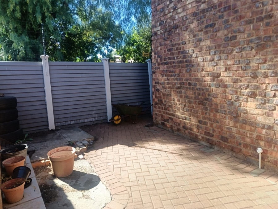 4 Bedroom Property for Sale in Heuwelsig Northern Cape